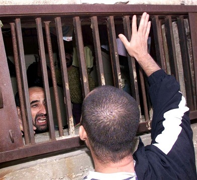 تحرير المعتقلين في سجن الخيام العام 2000