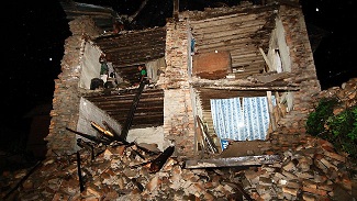 بريطانيّة تنجو من تسونامي 2004 وزلزال نيبال
