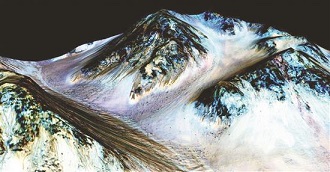 مسبار ناسا يجد أدلة واضحة على وجود بحيرات قديمة في المريخ