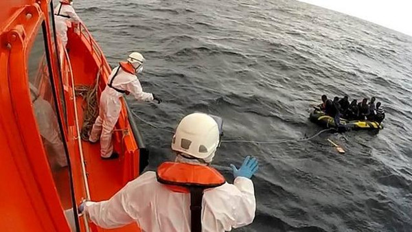 غرق اربعة مهاجرين وانقاذ 15 و30 مفقودا بين المغرب واسبانيا
