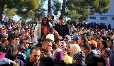 توسع الاشتباكات بين الشرطة ومحتجين في تونس