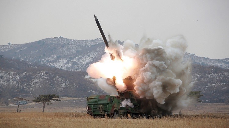 بيونغ يانغ تتحدى العالم وتطلق صاروخين بالستيين