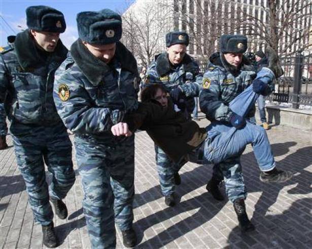 توقيف 14 شخصاً يزوّرون هويات لصالح ارهابيين في روسيا