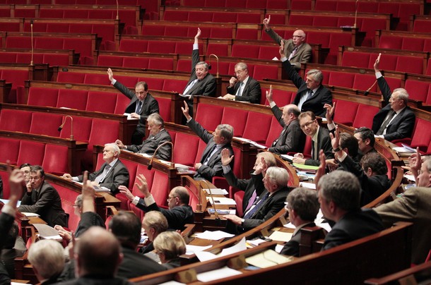 مجلس الشيوخ الفرنسي يصادق على تمديد حالة الطوارئ 3 أشهر