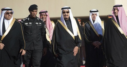 بلومبرغ: السعودية تصدر سندات بفائدة متغيرة لتمويل عجز الموازنة