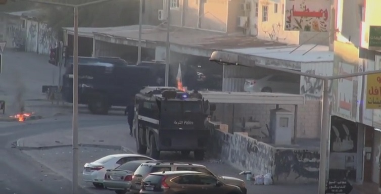 العسكرة في #البحرين : مدرعات واعتقال للمتضامنين مع #الشيخ_النمر في #سترة