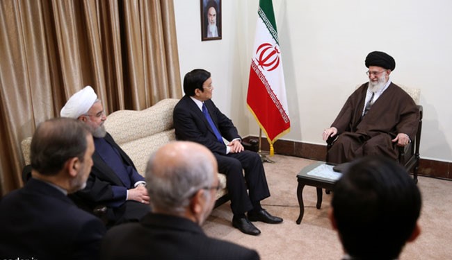 الإمام الخامنئي يلتقي الرئيس الفيتنامي ويؤكد أن سياسة ايران التعاون مع آسيا