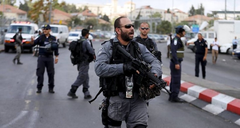 فلسطينية تطعن شرطيا اسرائيليا على مفرق العوجا باريحا وجيش الاحتلال يعتقلها