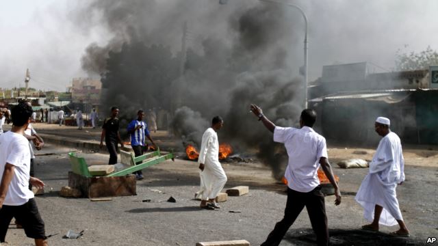 Unidentified Gunmen Kill 4 in Sudan Protests