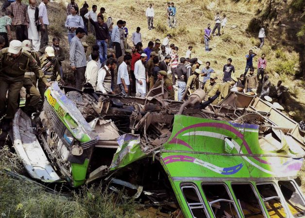 Fifteen Killed, 24 Injured in India Truck Accident