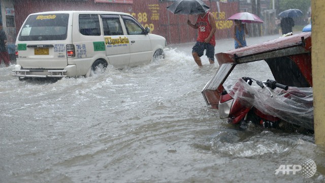 Eight Dead As Heavy Rains Pummel Flooded Philippines
