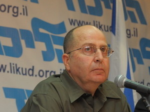 Yaalon Recommends Halting Manufacture, Distribution of Gas Masks
