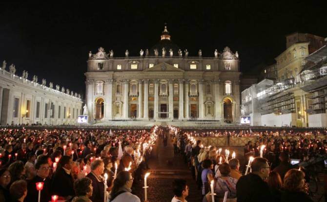 Christians Celebrate Christmas Worldwide, Pope Prays for Syria
