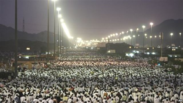 Muslim Pilgrims Move to Muzdalifah, Prepare for Adha Feast
