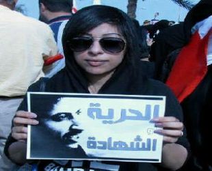 Bahraini Activists Jailed, Fined for Tearing up Hamad’s Photo