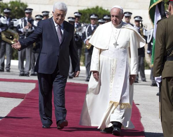 Pope Hails ’Courage’ of Abbas, Peres to Pray for Peace in Vatican