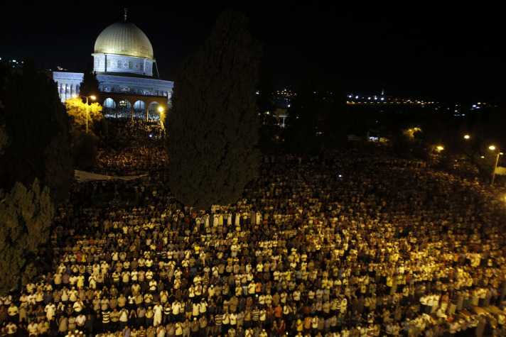 500 Gazans Pray at Al-Aqsa on Eid Al-Adha for First Time since 2007