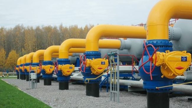 Gazprom Halts Ukraine Gas Deliveries, Kiev Closes Airspace to Russia