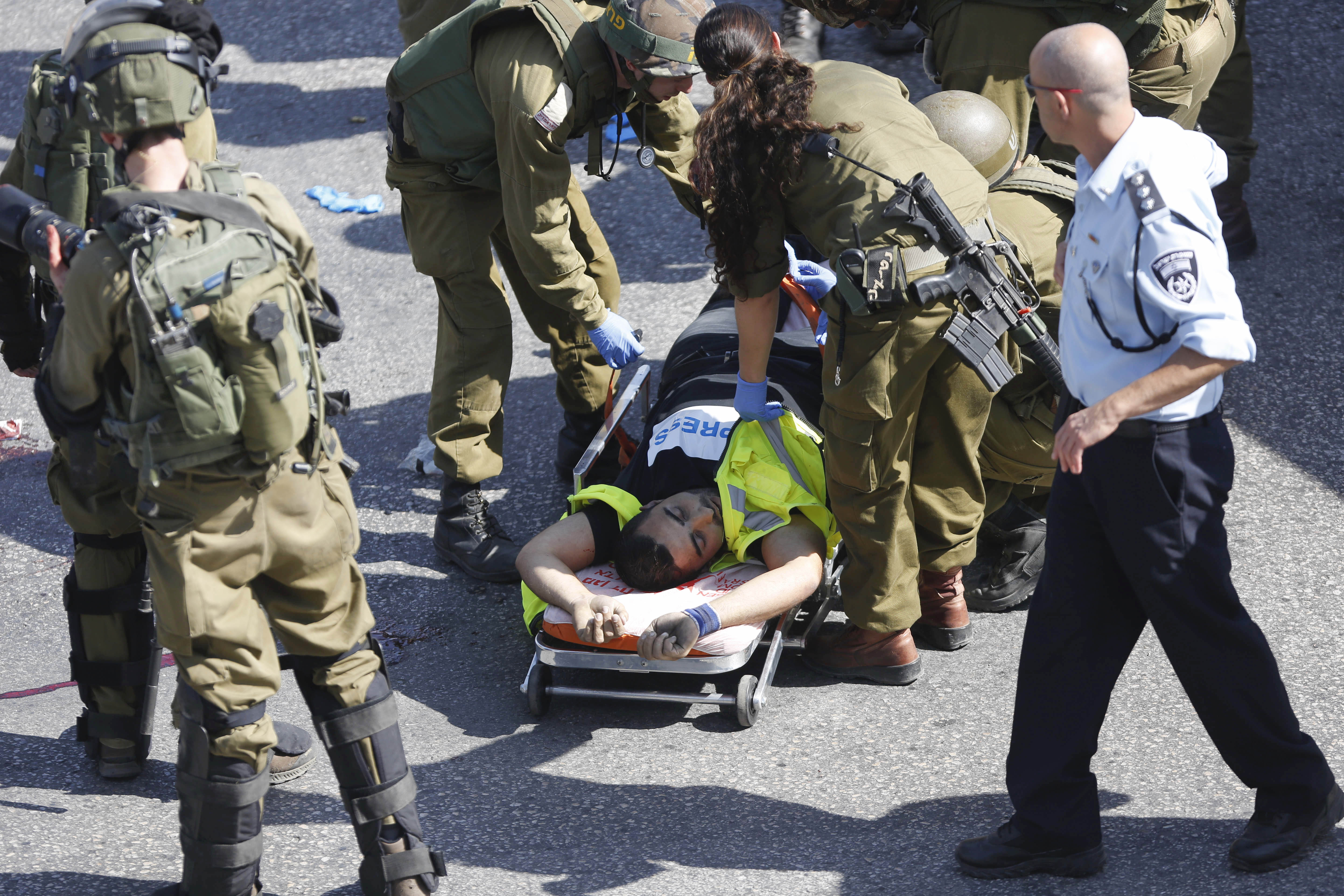 Four Zionist Settlers Injured by Stabber in Southern Tel Aviv