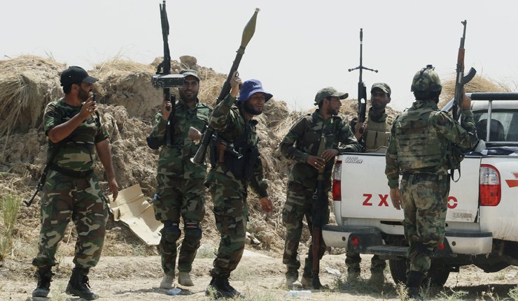 Iraqi Army, PMF Captures ISIL Terrorists in Ramadi