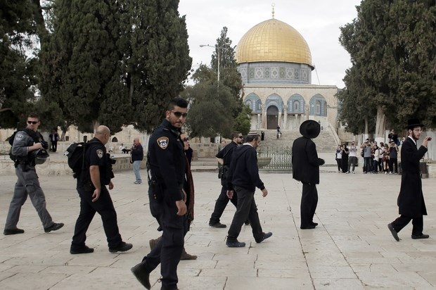 18 Palestinians Injured in Clashes with Zionist Forces at Al-Aqsa