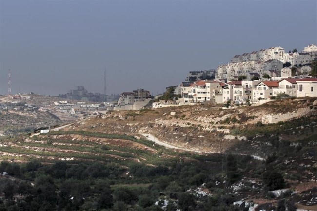 Zionist Settler Wounded in Israeli Settlement Stabbing
