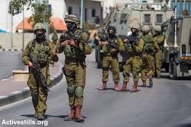 Israeli Occupation Army Arrests 2 Palestinians Who Tried to Stab Zionists
