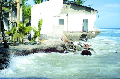 L’érosion attaque la côte ivoirienne, le patrimoine menacé d’un 