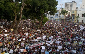 Brésil: les autorités sous pression au lendemain de grandes manifestations