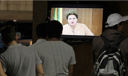 Brésil: Rousseff promet un 