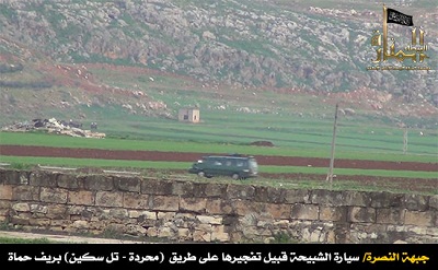 La photo du minibus, avant l'explosion, diffusée sur ls site Al-Manara du Front al-Nosra