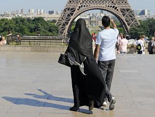 France: la laïcité s’affiche dans une République taraudée par la place des religions