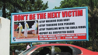 Ebola: l’épidémie dépasse les 4.000 morts, la peur s’étend dans le monde