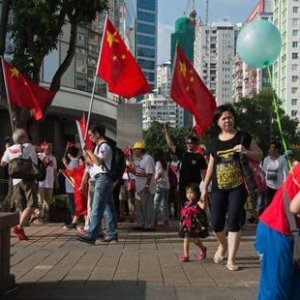 Hong Kong: quand des contre-manifestants crient leur amour pour la Chine