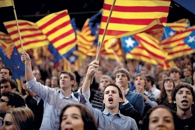Catalogne: consultation symbolique sur l’indépendance, vrai défi à Madrid