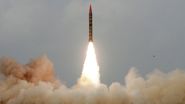 Le Pakistan teste un missile balistique à capacité nucléaire
