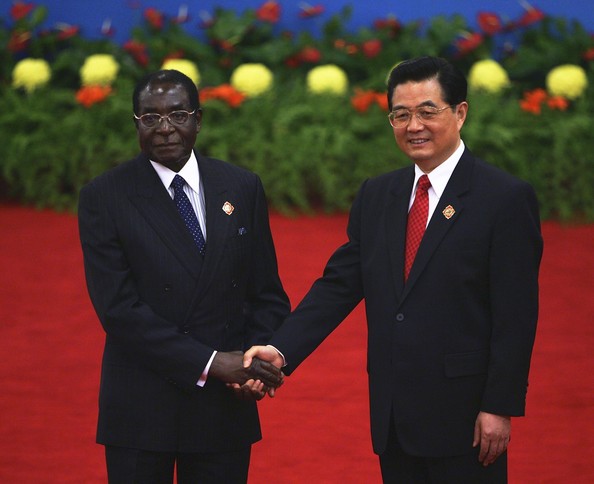 En quête d’investissements chinois, Mugabe accueilli en 