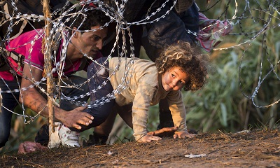 Hongrie: la clôture de barbelés, une formalité pour des migrants endurcis