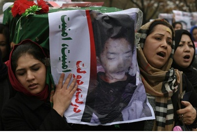 Afghanistan: des milliers de personnes aux funérailles de 7 chiites décapités