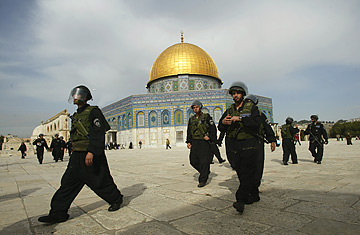 Les colons sionistes envahissent el-Aqsa