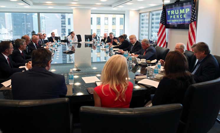 Première réunion entre Donald Trump et les services de renseignement