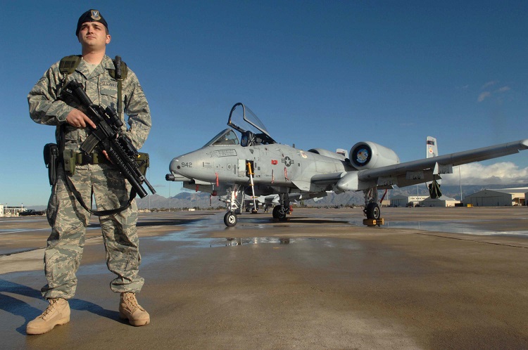 L’US Air Force fait face à une pénurie de pilotes de chasse