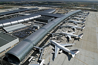 Transport aérien:la France va tester fin mai le PNR à Roissy et Nice