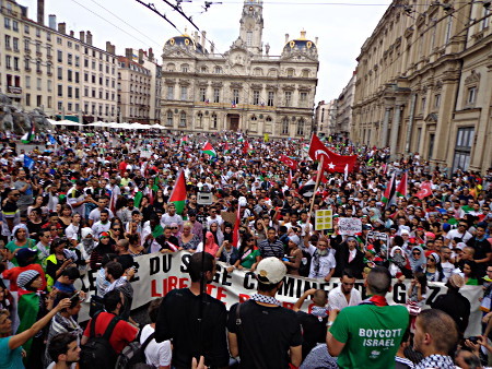 Arrestation à Lyon d’une cinquantaine de militants soutenant la Palestine