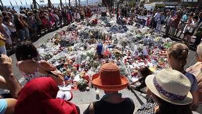 Attentat de Nice: Paris prolonge l’état d’urgence et crée une garde nationale