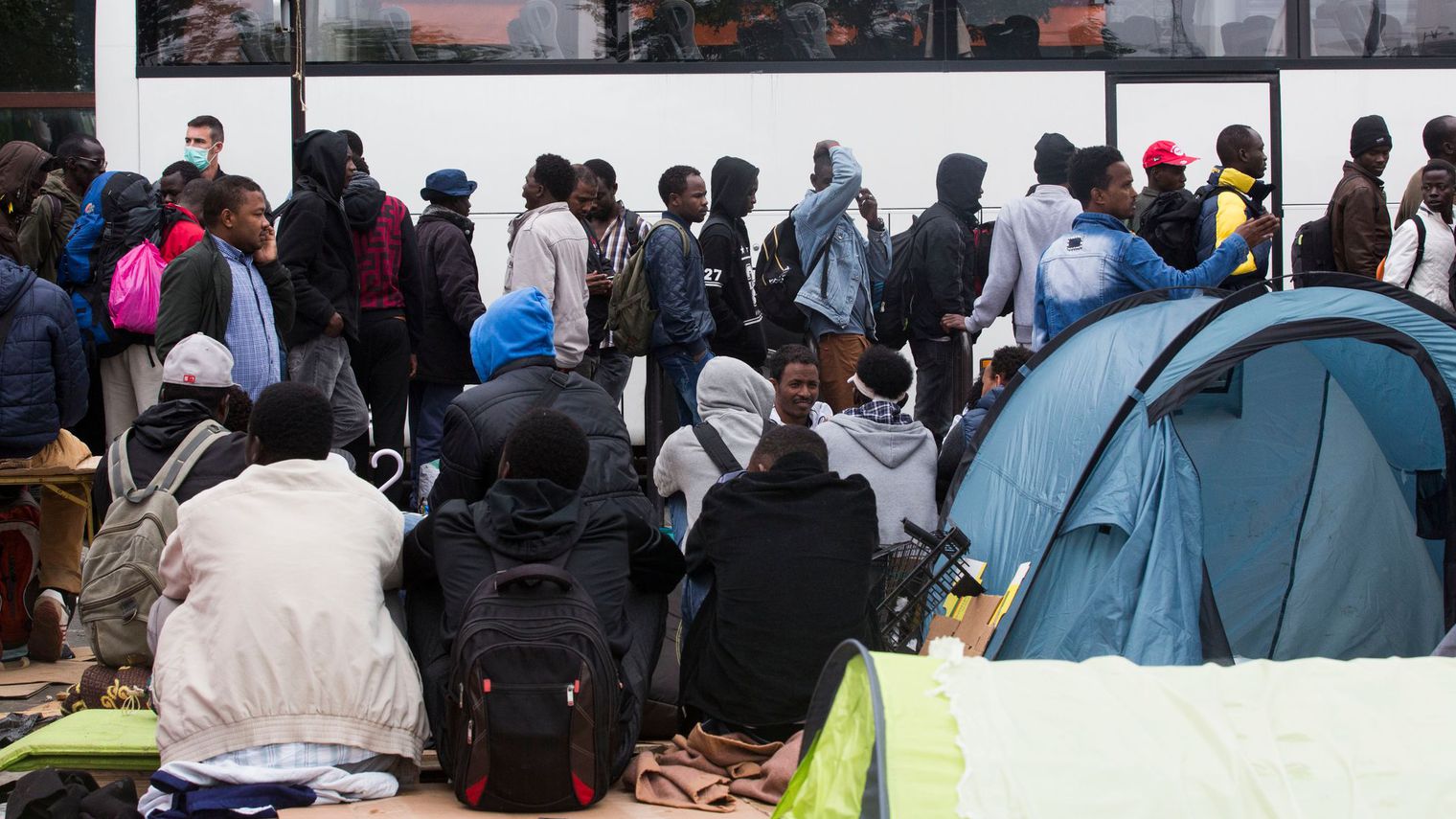 France: près de 900 migrants mineurs isolés dans les camps de Calais (ONG)