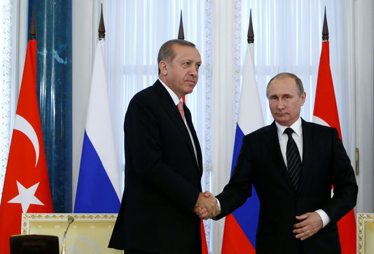 Les présidents Erdogan et Poutine parlent d’un cessez-le-feu à Alep