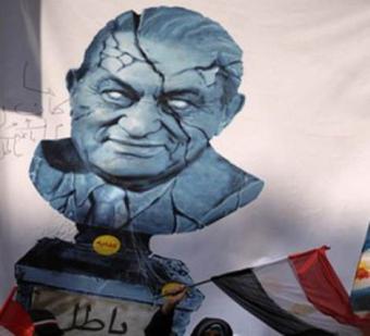 Moubarak tranféré dans un hôpital militaire