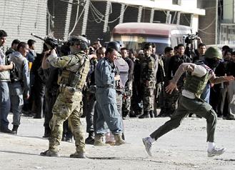 Talibanes atacan la zona diplom&aacutetica y gubernamental de Kabul