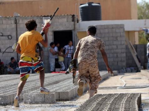 Milicianos extremistas matan a 31 manifestantes en Libia